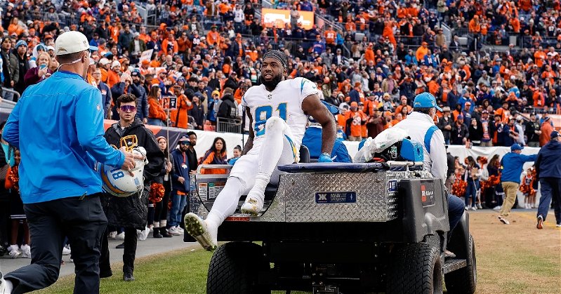 Mike Williams' initial prognosis was he would be fine, but further examinations, per ESPN, say he could miss 2-3 weeks with the back injury. (Photo: Isaiah Downing / USATODAY)