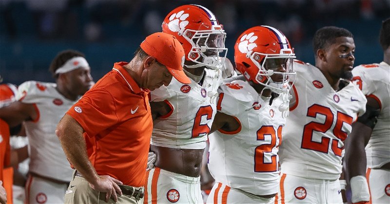 Swinney says he's sticking with Cade Klubnik, details offensive line struggles