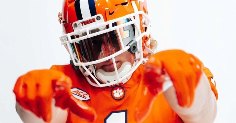 5-star and No. 1-rated linebacker Sammy Brown announced a commitment to Clemson after his official visit weekend.