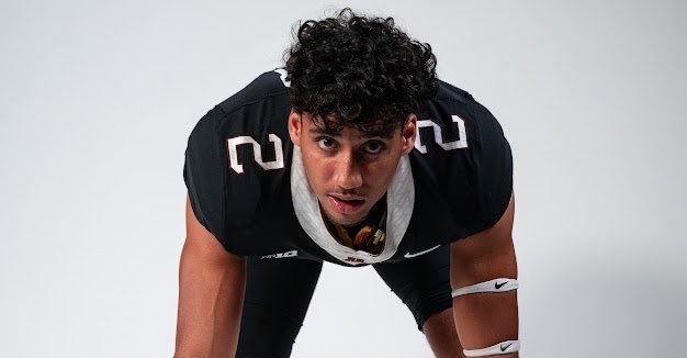 Adam Kissayi is a DE from Palm Beach, Florida who decommitted from Minnesota after receiving a Clemson offer.