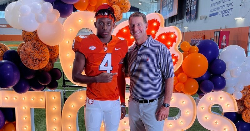Martels Carter Jr. is a 4-star safety out of Tennessee and he's the latest 2025 prospect to report a Clemson offer.
