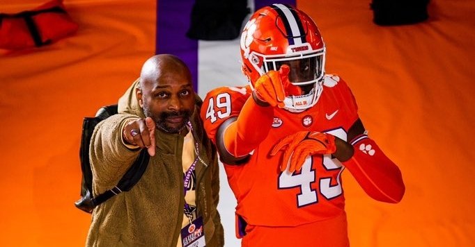 Maryland 4-star defender Darien Mayo announced a commitment to Clemson.
