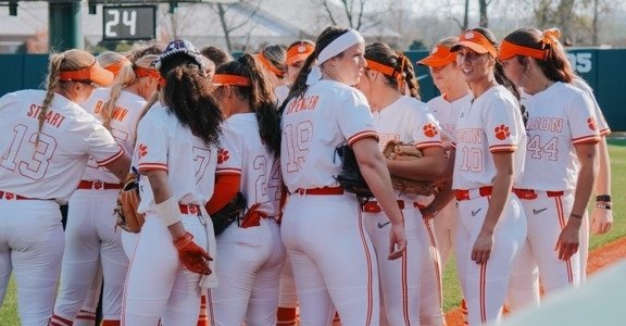 Clemson lost to South Carolina for the first time in the series (Photo courtesy of Clemson Softball Twitter). 
